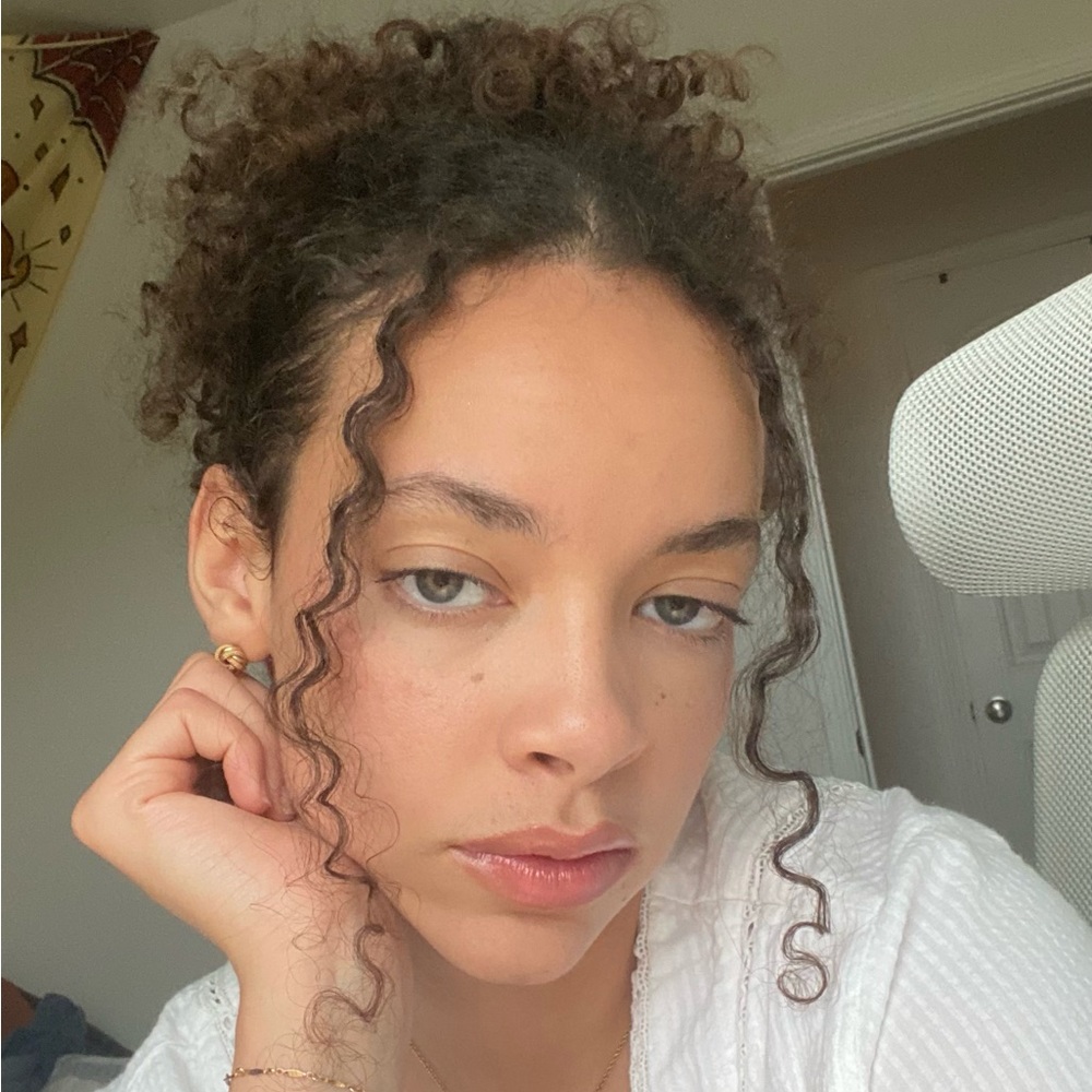 Meet your Posher, Ana